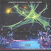 SCHMOELLING/WATERS - ZEIT ? (2CD+DVD-LIVE OIRSCHOTT 2019/DIGI-PAK) Featuring music from the ‘Wuivend Reit’ debut LP right up to 2018’s ‘Immortal Tourist’, this audio-visual fest celebrates Johannes’ solo (and some TD) work!